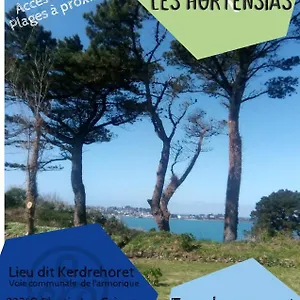 https://aire-de-camping-car-caravane-tente-emplacelent-nu-avec.inbrittany.com